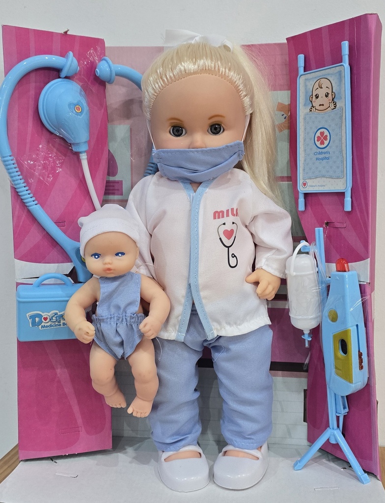 Muñeca Cariñito Mila Pediatra con bebé y accesorios